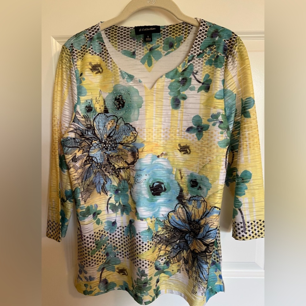 EUC G Collection colorful lined top. Size S